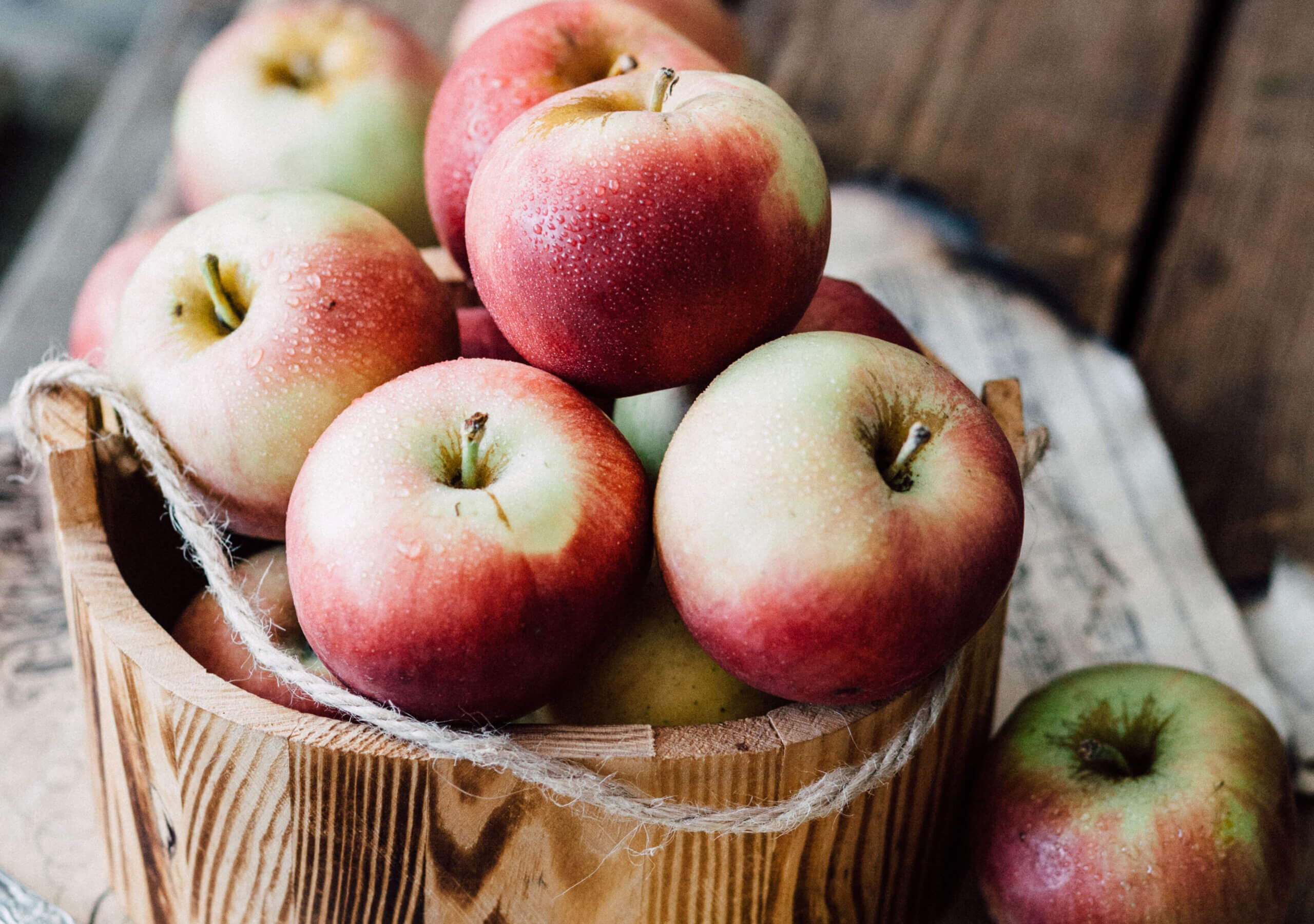 apples-blur-close-up-326005 crop